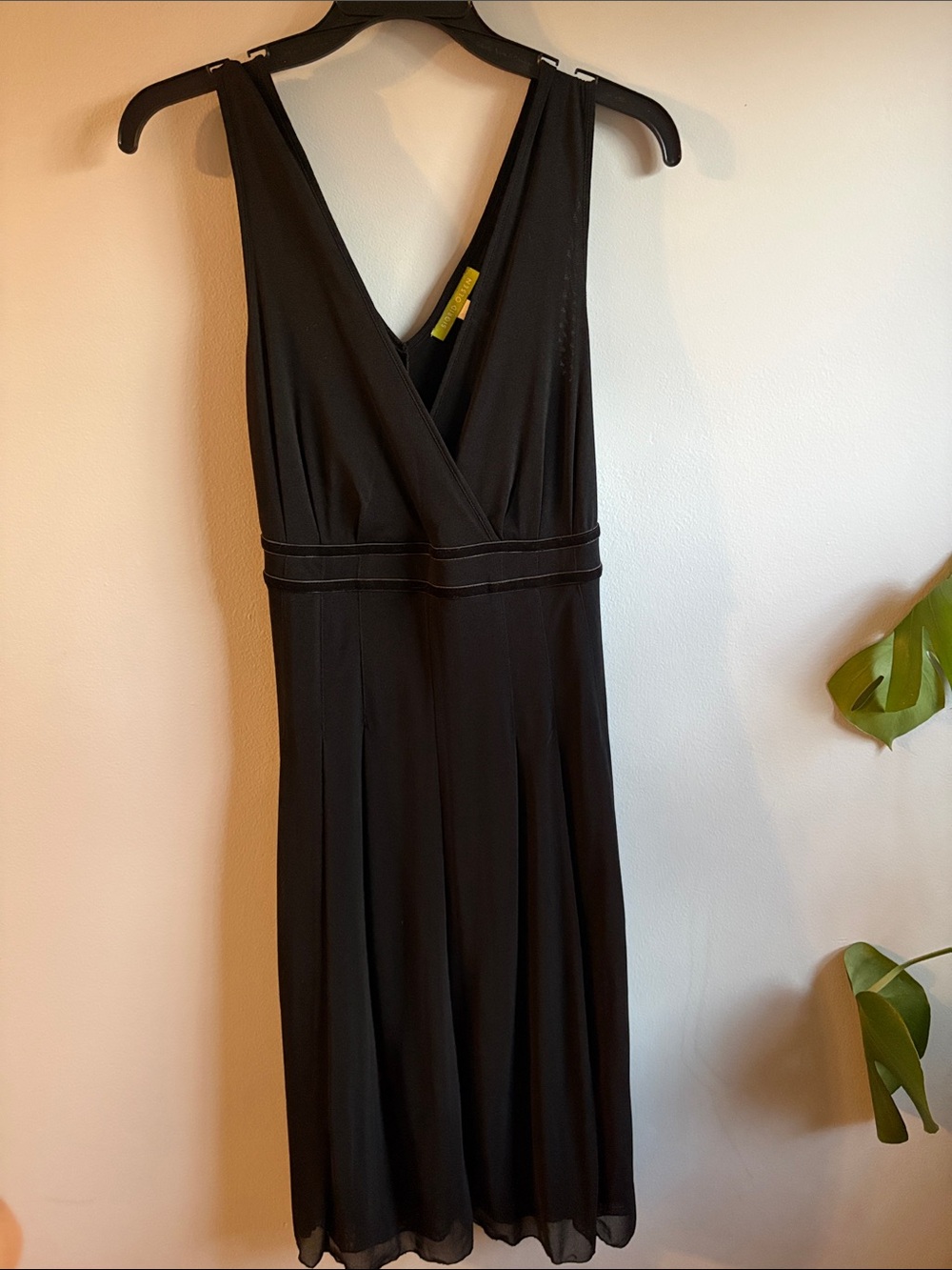 Classic Black V-Neck Sleeveless Dress